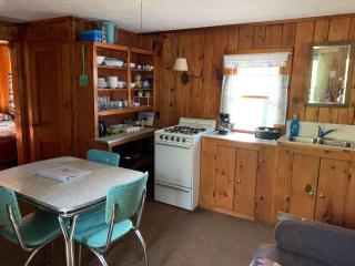 Gresham Shores - Dancin' Bobber - PET FRIENDLY - 6
