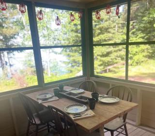 Gresham Shores - Smiling Moose - PET FRIENDLY - 1