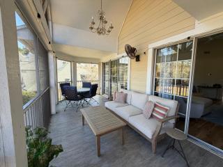 Spacious condo with pool, hot tub and private washer/dryer - 7