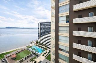 Modern 2BR Apt. on the 14th Floor with free Parking - 0