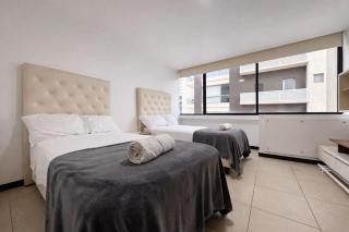 Modern 2BR Apt. on the 14th Floor with free Parking - 6