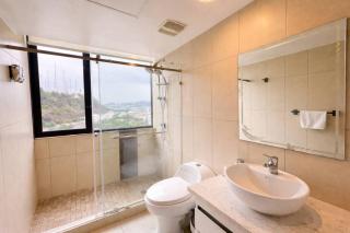 Modern 2BR Apt. on the 14th Floor with free Parking - 1