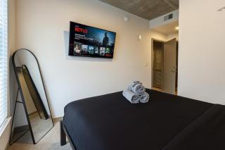 The Downtown Gem Modern Luxe Escape 28 - 3