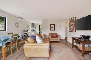 Cosy Tauranga River Cottage with Rural Outlook - 4