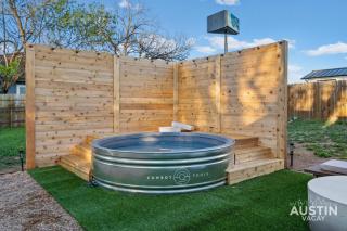 Vibrant 3BR 2BA East Austin Escape Billiards BBQ Cowboy Pool by Austin Vacay - 9