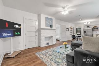 Vibrant 3BR 2BA East Austin Escape Billiards BBQ Cowboy Pool by Austin Vacay - 8