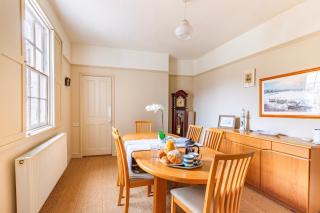 Norfolk Historic Townhouse Leap Escapes - 8