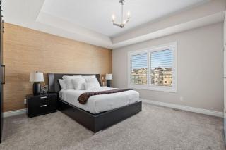 Airdrie 4BR Canal-View Home – Pool Table, Movie Recliners, Office, Double Garage - 3