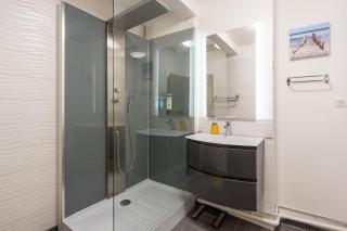 Bright & Contemporary 2BD Apartment - 6