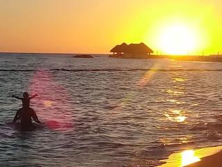 Acceso A La Playa, Early Check-in ó Late Check-Out Gratis, Piscina,Jacuzzi, Gazebos, Zona De BBQ, Parqueos, Cámaras De Seguridad, Control De Acceso, Al Lado De Hoteles, Campos De Golf, Restaurantes, Bares, Minimarkets, Tiendas y Comercios - 3