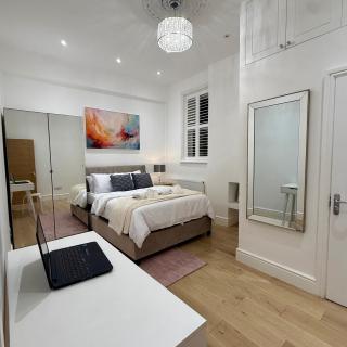 Stockwell Residences - La Vie en Rose Suite - 8
