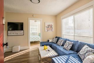 Viva California - Cozy Home with Backyard Oasis, BBQ & Firepit - 2