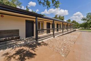 Bentwood Texas Suite 4 - 8