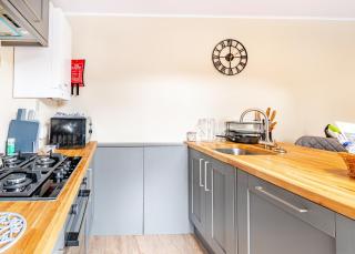 Woodland Lakes Boutique Lodges - 2