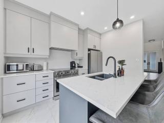 Brand New 4BR Home•9 Min to Niagara Falls & Casino - 6