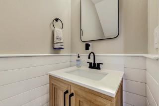 Adirondack Townhome - Overlooking Village Green - 2