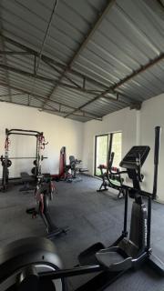 Spacious Parklands flat, balcony, gym,Wi-Fi, security - 1