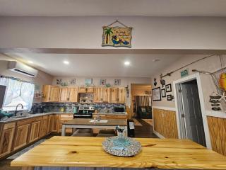 Seafoam Cottage - Beauty in the Heart of Cedar Key - 3