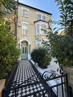 Stockwell Residences - The Petite Noir - 3