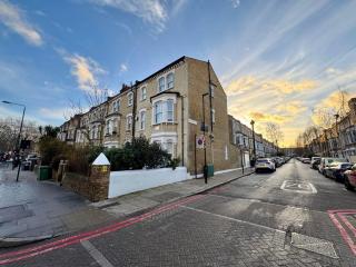 Stockwell Residences - The Petite Noir - 1