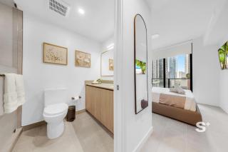 Sleek 1-BR & Den in Central DTW - Rooftop Pool - 1