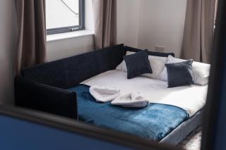 Contractor Apartment with Free Parking in Wolverhampton - 1