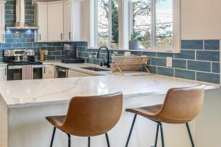 Walk to Shipyard Bremerton Home with Patio! - 1