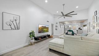 Edens Escape Comfort, Style and Prime in Phoenix by Kivoya - 1