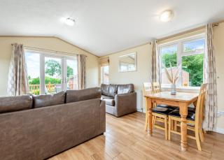 Wigmore Lakes Lodges - Westbury - 2