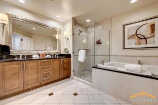 MGM Signature-06-718 Jacuzzi Studio - 6