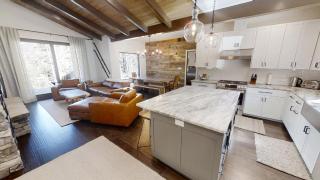 Chalet Genepi - Taos Ski Valley - Fireplace - Mountain Views - Hot Tub - Washer-Dryer - 8