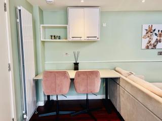 Modern Apartment in Vibrant Shoreditch - 3