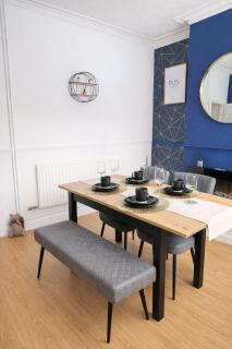 Neville House-Free Parking, Families & Contractors - 3