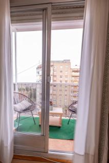 Spacious 5 Bedroom Apartment Near Train and Bus Station - 7