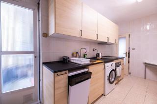 Spacious 5 Bedroom Apartment Near Train and Bus Station - 2