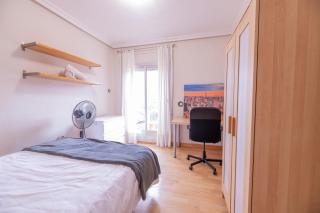 Spacious 5 Bedroom Apartment Near Train and Bus Station - 1