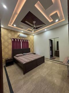Luxirous 6Bedroom Family Home in Bahria - 4