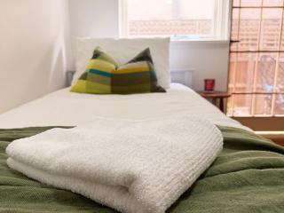 Melbourne St Kilda 2BR Apt Walk to Beach Parking Included - 9