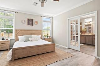 Serene Pool Hideaway 3BR Beach & Downtown Nearby - 9
