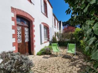 Maison familiale charme 8 pers, St-Gildas de Rhuys, jardin clos - FR-1-775-56 - 0