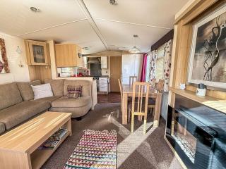 Fantastic Caravan At Broadland Sands Holiday Park Nearby Lowestoft Ref 20003Sv - 1
