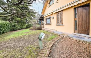 Gorgeous Apartment In Merone With Swimming Pool - 0
