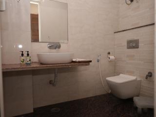 Life Tree Hotel and Banquet Hall, Sector 63A - 5