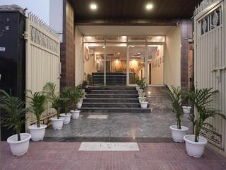 Life Tree Hotel and Banquet Hall, Sector 63A - 4