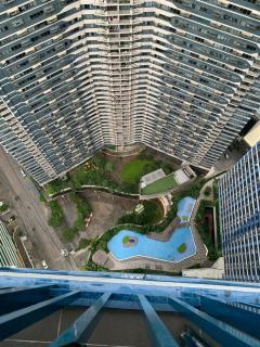 Stylish Haven in bustling Ayala, Makati - Manila - 2