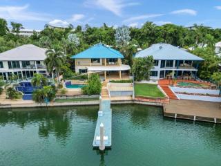 Villa Marina Darwin: 4 bed, 3 bath w/ Pool+Cinema! - 9