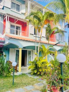 Tropical Duplex Pool 2-Min Walk to the Beach - 6