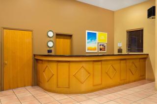 Days Inn by Wyndham Bullhead City - 8