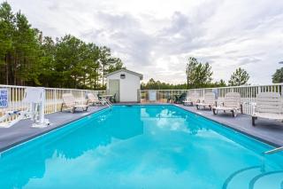 Days Inn by Wyndham Lugoff - 6