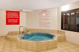 Ramada by Wyndham Pinewood Park Resort North Bay - 6